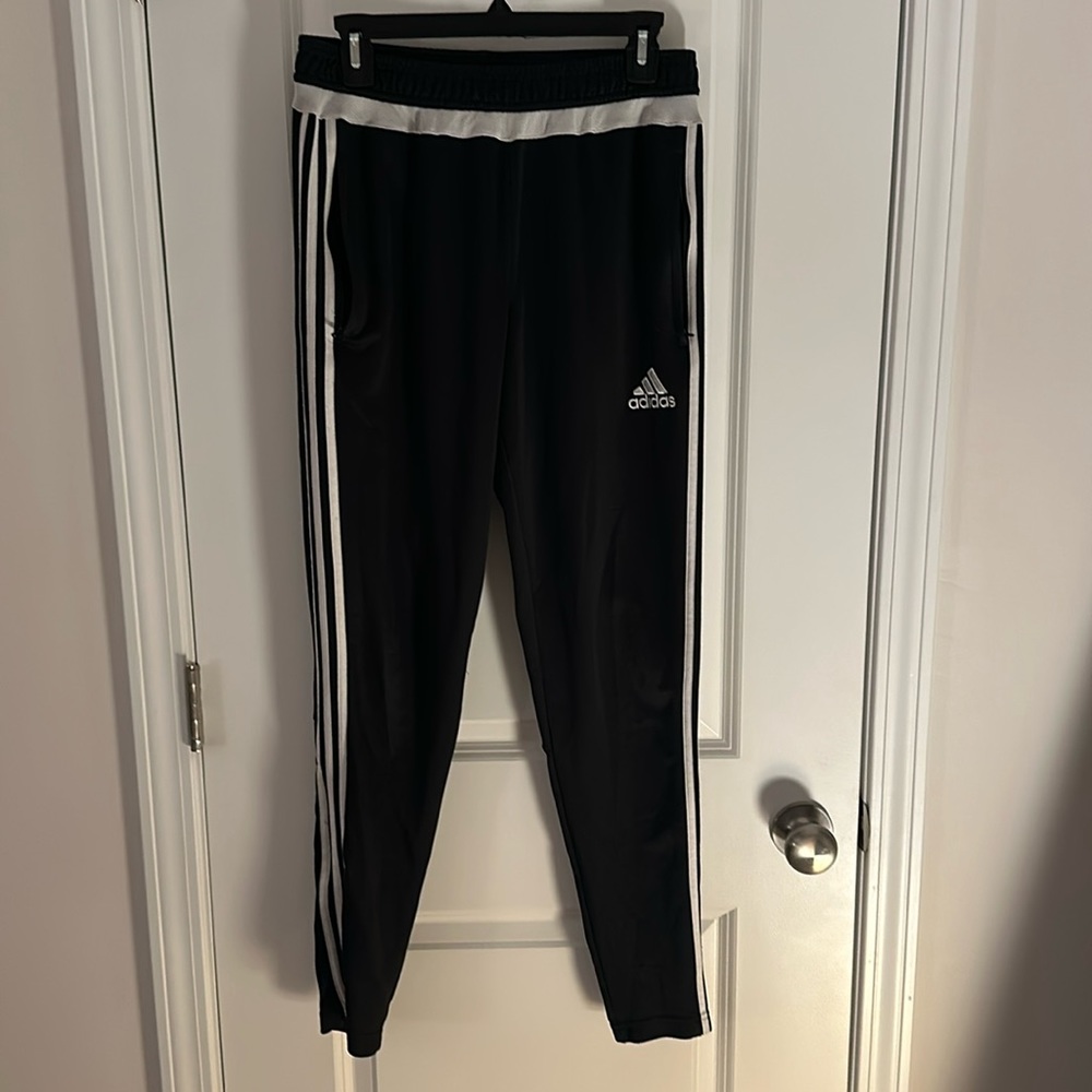 Medium Adidas sweatpants! Could be men’s or women’s! Gently used.
